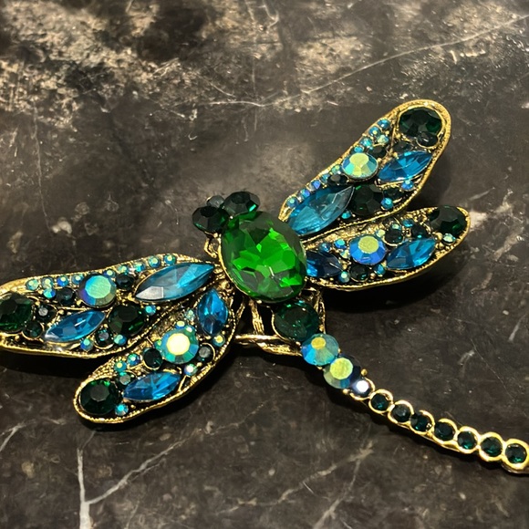 Beautiful Rhinestone Dragonfly on Gold-tone 3” by 3.75” - Picture 3 of 9